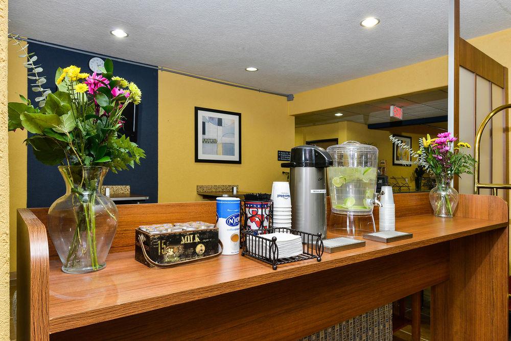 Microtel Inn & Suites By Wyndham New Braunfels I-35 Exteriör bild