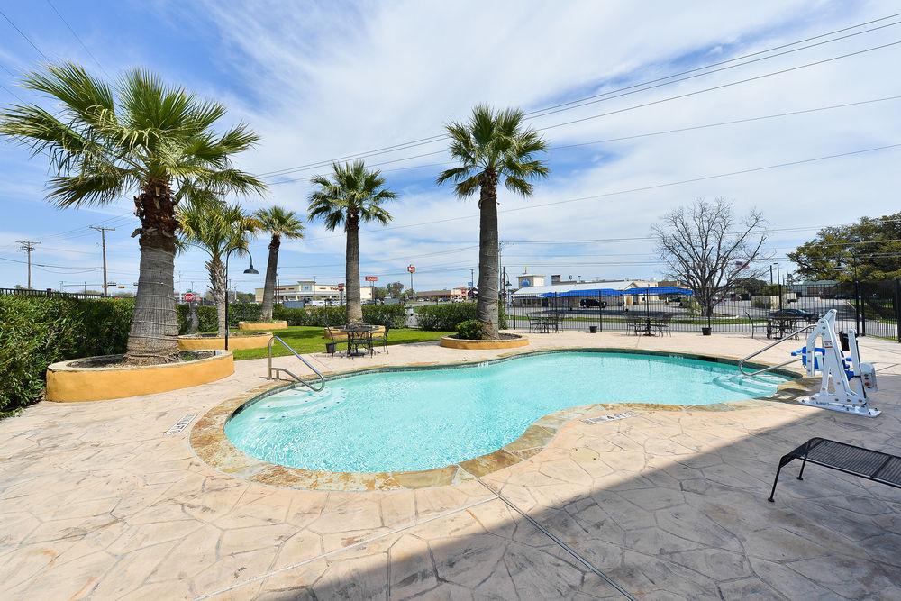 Microtel Inn & Suites By Wyndham New Braunfels I-35 Exteriör bild