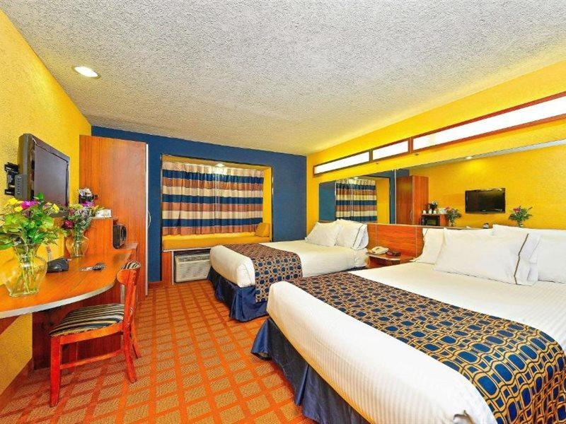 Microtel Inn & Suites By Wyndham New Braunfels I-35 Exteriör bild