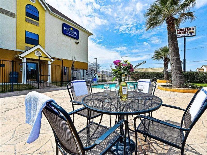 Microtel Inn & Suites By Wyndham New Braunfels I-35 Exteriör bild