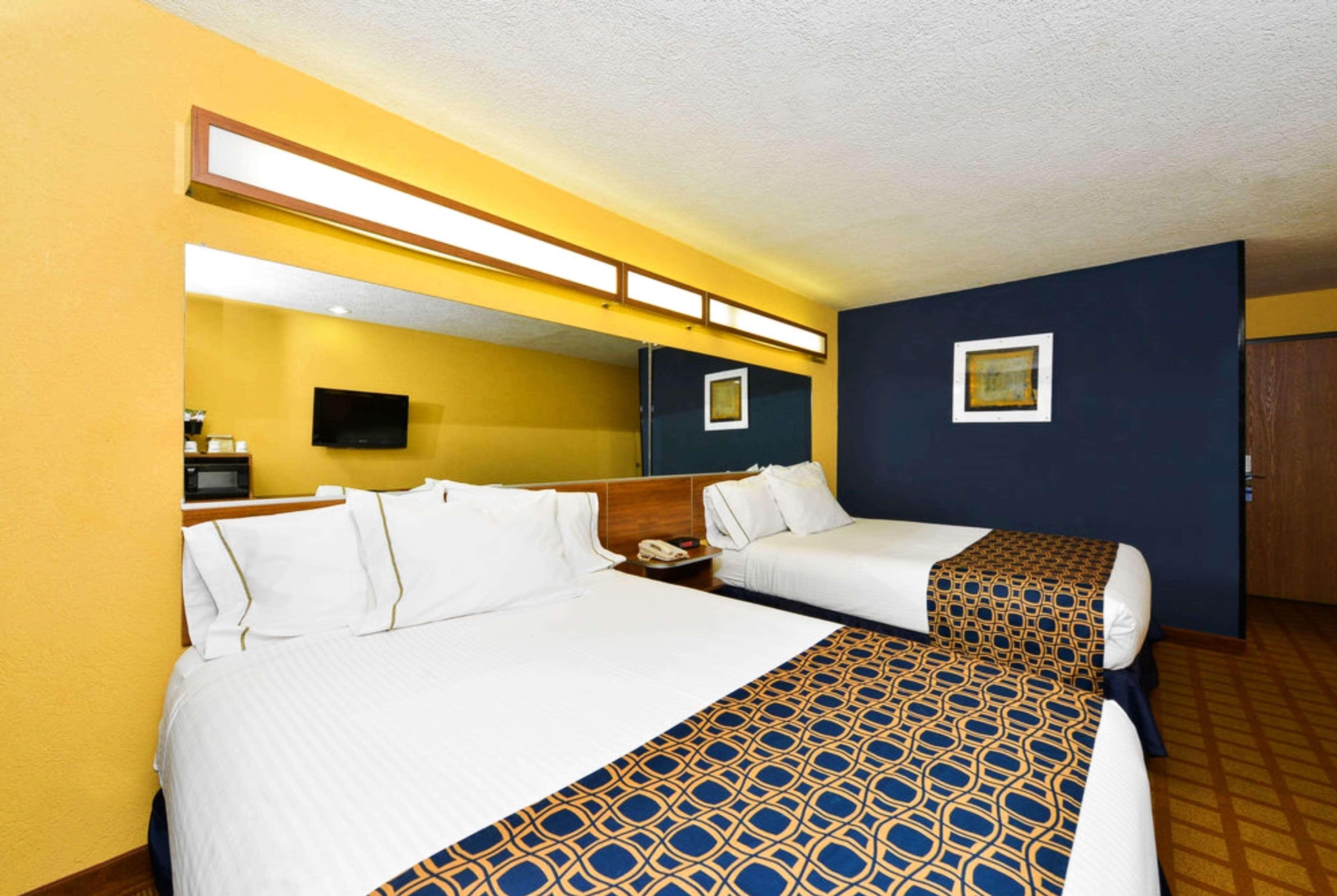 Microtel Inn & Suites By Wyndham New Braunfels I-35 Exteriör bild