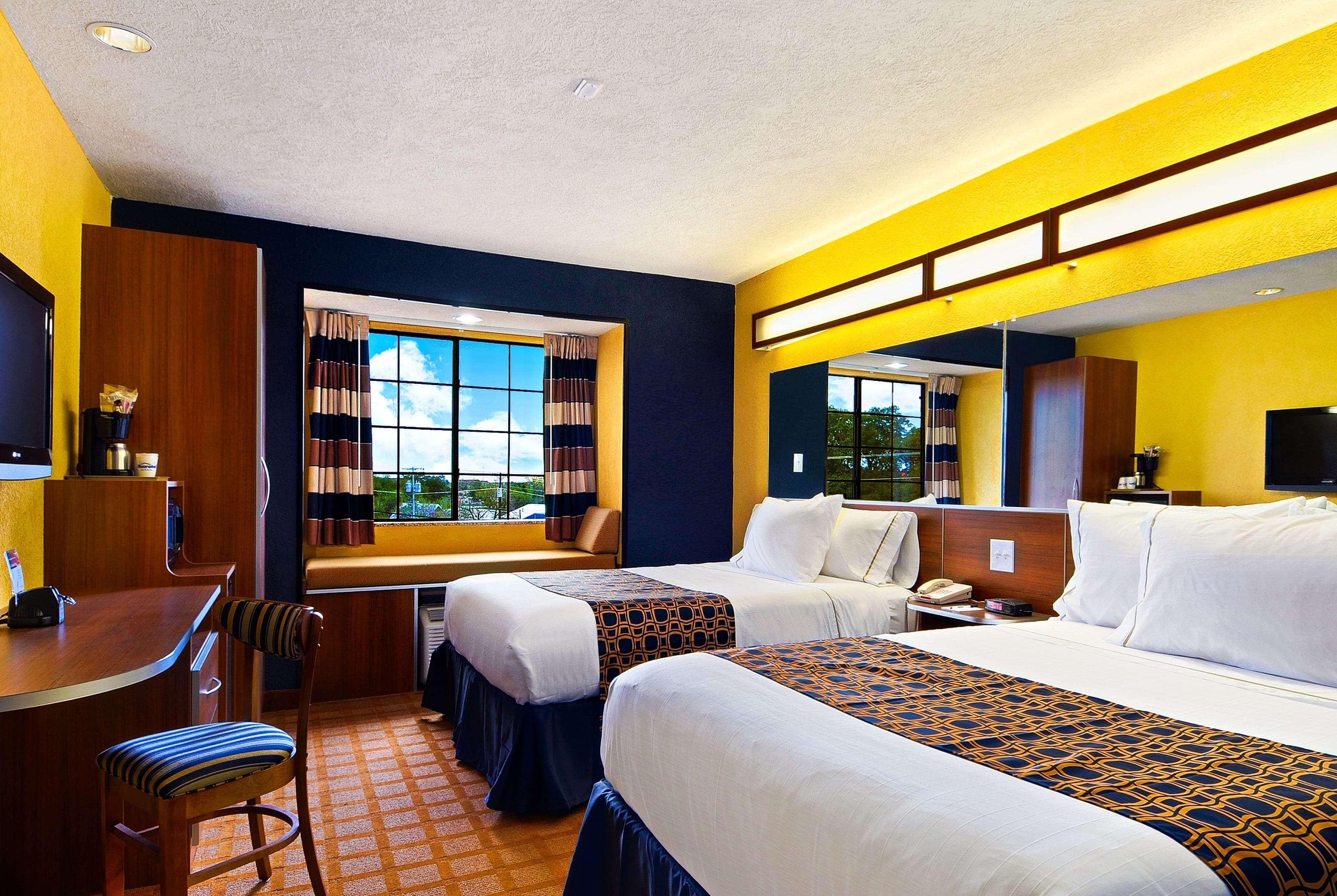 Microtel Inn & Suites By Wyndham New Braunfels I-35 Exteriör bild