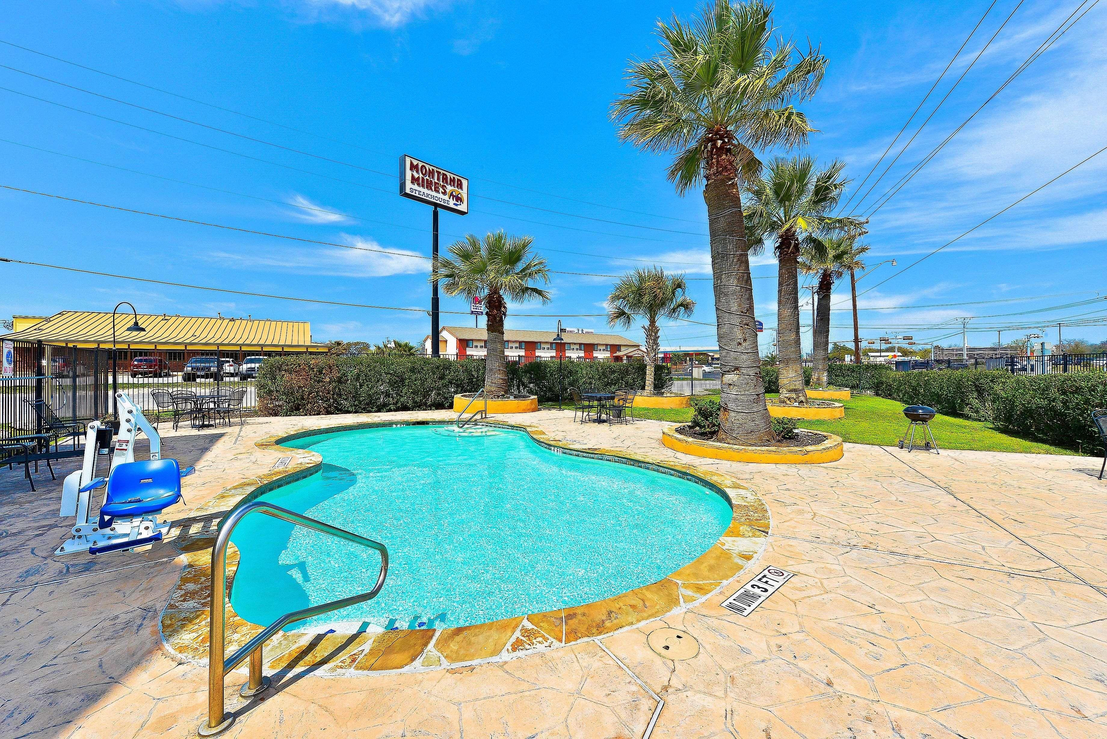 Microtel Inn & Suites By Wyndham New Braunfels I-35 Exteriör bild
