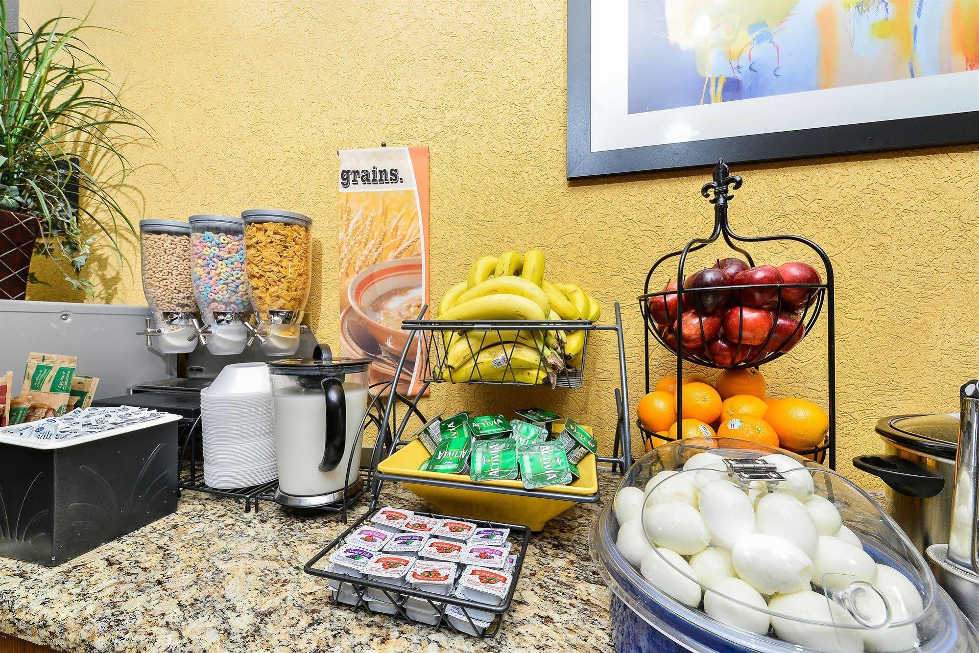 Microtel Inn & Suites By Wyndham New Braunfels I-35 Exteriör bild