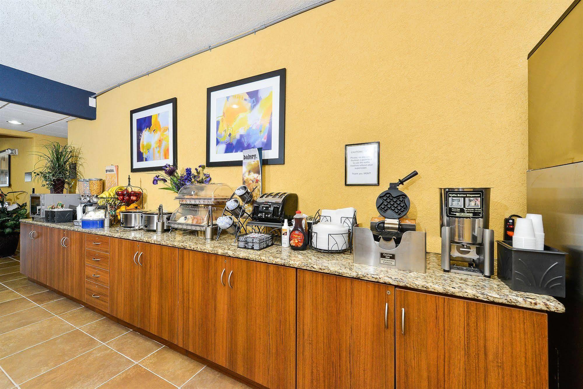 Microtel Inn & Suites By Wyndham New Braunfels I-35 Exteriör bild