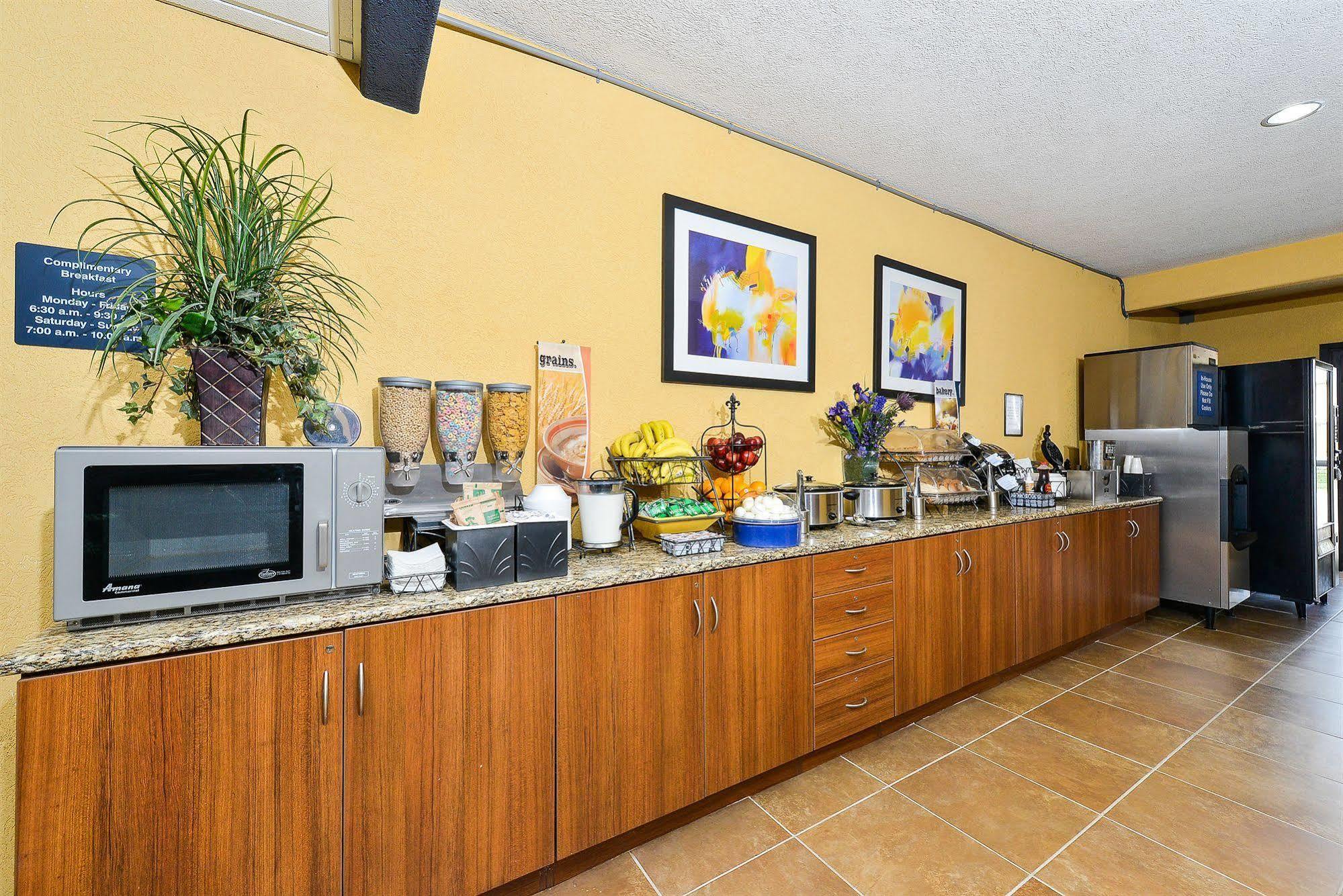 Microtel Inn & Suites By Wyndham New Braunfels I-35 Exteriör bild