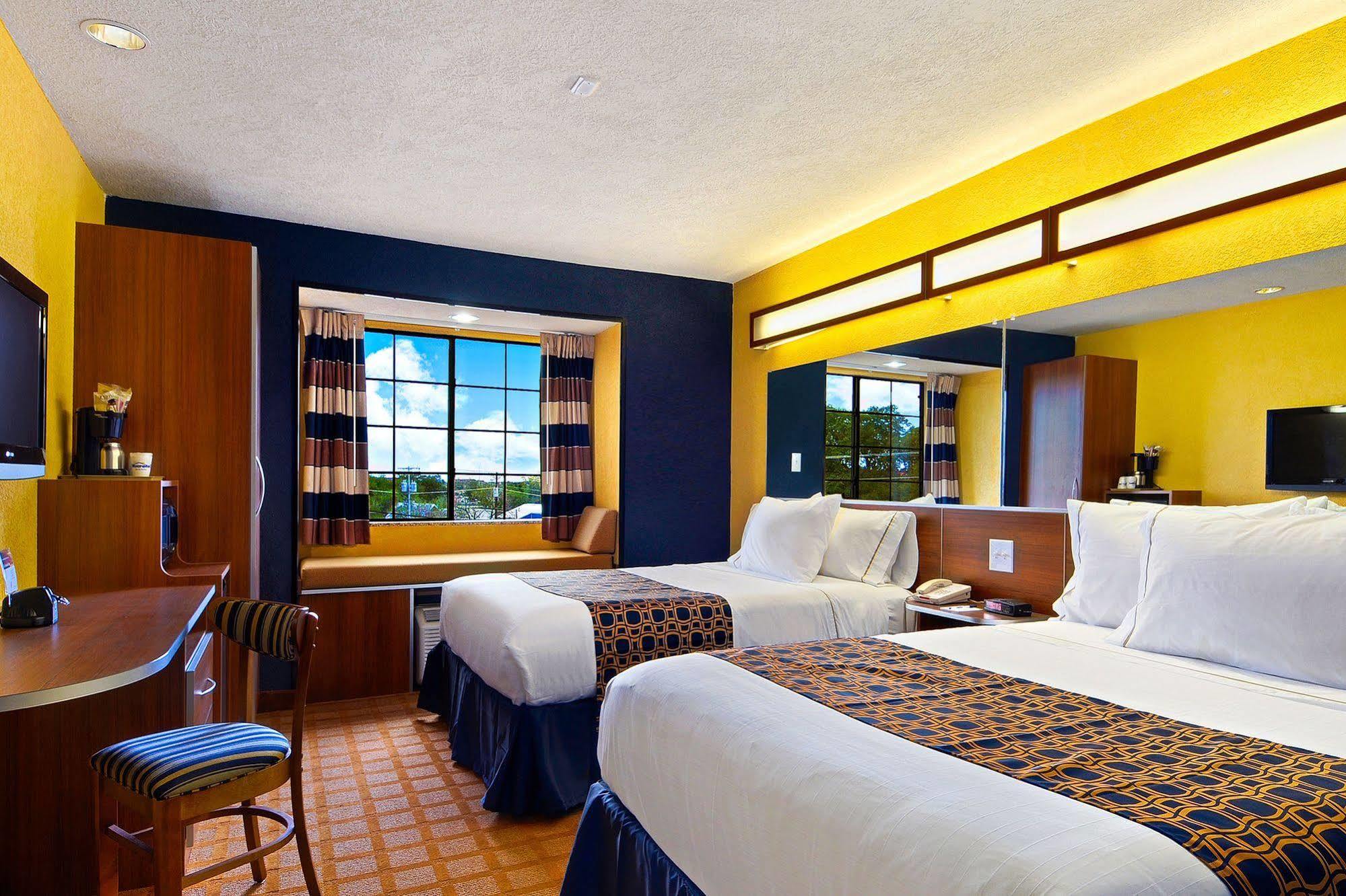 Microtel Inn & Suites By Wyndham New Braunfels I-35 Exteriör bild